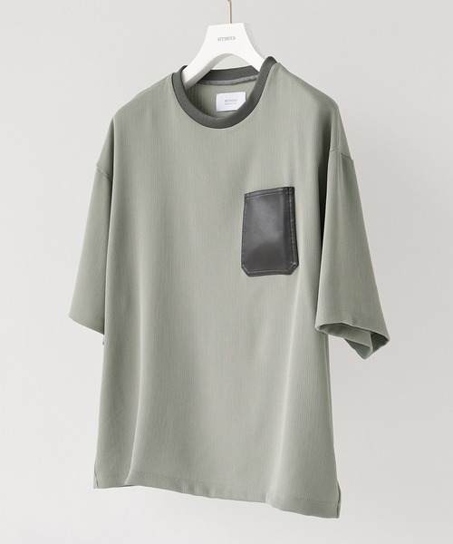 STUDIOUS(ステュディオス)の「【STUDIOUS】DRY DOBBY LEATHER POCKET TEE(Tシャツ/カットソー・メンズ・ブラック/グレイッシュベージュ・1/2)」の2枚目の写真