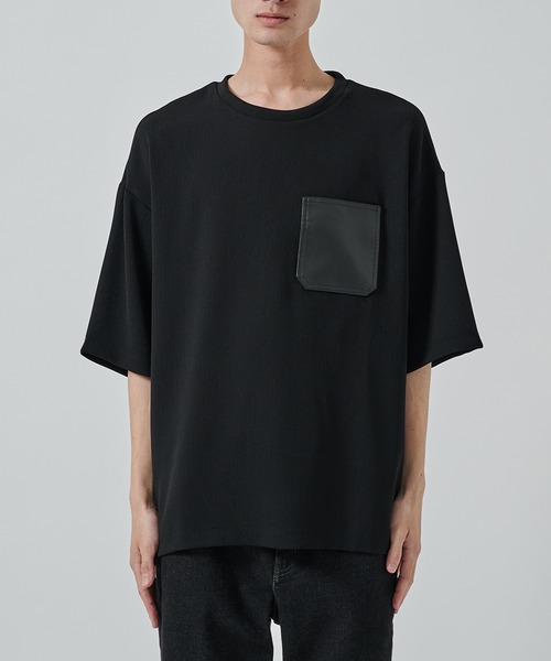 STUDIOUS(ステュディオス)の「【STUDIOUS】DRY DOBBY LEATHER POCKET TEE(Tシャツ/カットソー・メンズ・ブラック/グレイッシュベージュ・1/2)」の3枚目の写真