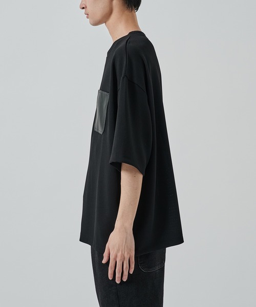 STUDIOUS(ステュディオス)の「【STUDIOUS】DRY DOBBY LEATHER POCKET TEE(Tシャツ/カットソー・メンズ・ブラック/グレイッシュベージュ・1/2)」の4枚目の写真