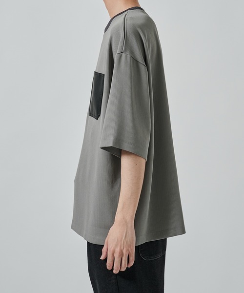 STUDIOUS(ステュディオス)の「【STUDIOUS】DRY DOBBY LEATHER POCKET TEE(Tシャツ/カットソー・メンズ・ブラック/グレイッシュベージュ・1/2)」の20枚目の写真