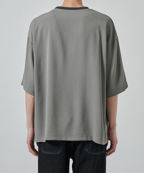 STUDIOUS(ステュディオス)の「【STUDIOUS】DRY DOBBY LEATHER POCKET TEE(Tシャツ/カットソー・メンズ・ブラック/グレイッシュベージュ・1/2)」の21枚目の写真