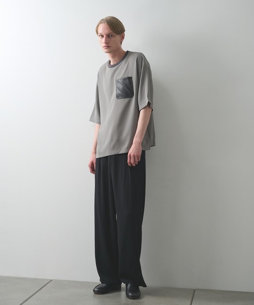STUDIOUS(ステュディオス)の「【STUDIOUS】DRY DOBBY LEATHER POCKET TEE(Tシャツ/カットソー・メンズ・ブラック/グレイッシュベージュ・1/2)」の16枚目の写真