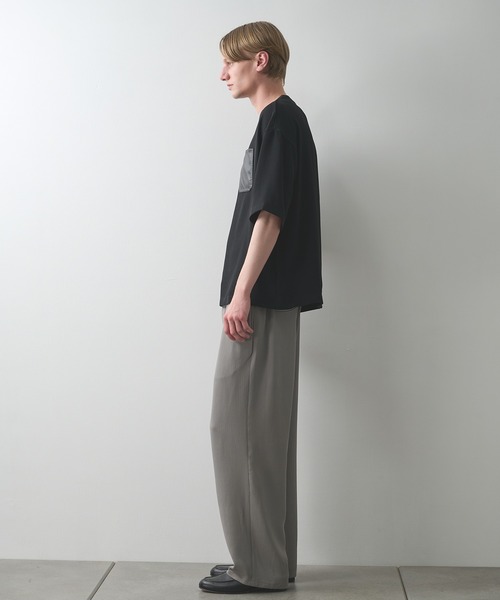STUDIOUS(ステュディオス)の「【STUDIOUS】DRY DOBBY LEATHER POCKET TEE(Tシャツ/カットソー・メンズ・ブラック/グレイッシュベージュ・1/2)」の13枚目の写真