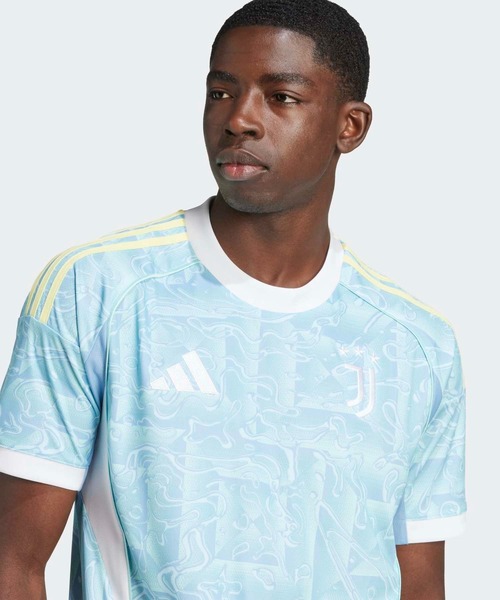 adidas（アディダス）の「ユベントス 25/26 アウェイ ジャージー / アディダス adidas（Tシャツ/カットソー・メンズ・ブルー・XXX-LARGE/XX-LARGE/X-LARGE/SMALL/MEDIUM/LARGE）」の3枚目の写真