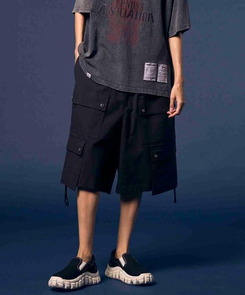 MAISON SPECIAL（メゾンスペシャル）の「《UNISEX》Impregnation Wool Mix Stretch Prime-Wide Cargo Shorts/含浸加工ウールミックスストレッチプライムワイドカーゴショーツ【MAISON SPECIAL/メゾンスペシャル】（カーゴパンツ・メンズ・ブルー/チャコールグレー/グレイッシュベージュ/ブラック・2/0/1）」の3枚目の写真