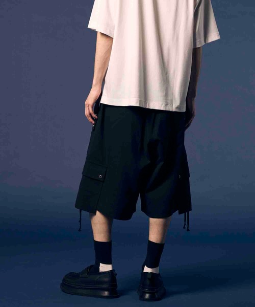 MAISON SPECIAL（メゾンスペシャル）の「《UNISEX》Impregnation Wool Mix Stretch Prime-Wide Cargo Shorts/含浸加工ウールミックスストレッチプライムワイドカーゴショーツ【MAISON SPECIAL/メゾンスペシャル】（カーゴパンツ・メンズ・ブルー/チャコールグレー/グレイッシュベージュ/ブラック・2/0/1）」の21枚目の写真