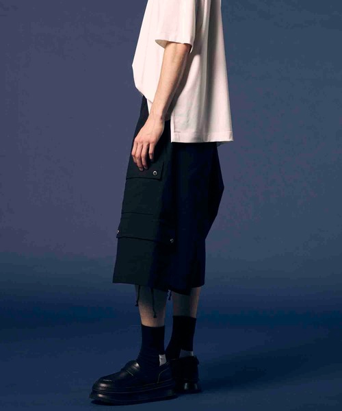 MAISON SPECIAL（メゾンスペシャル）の「《UNISEX》Impregnation Wool Mix Stretch Prime-Wide Cargo Shorts/含浸加工ウールミックスストレッチプライムワイドカーゴショーツ【MAISON SPECIAL/メゾンスペシャル】（カーゴパンツ・メンズ・ブルー/チャコールグレー/グレイッシュベージュ/ブラック・2/0/1）」の20枚目の写真