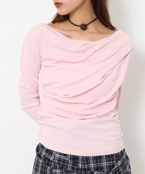 SLY（スライ）の「【限定カラーあり】OFF SHOULDER CUT TOPS オフショルダー カット トップス（Tシャツ/カットソー・レディース・アイボリー/ブラック/レッド/ライトピンク/杢グレー・FREE）」の5枚目の写真