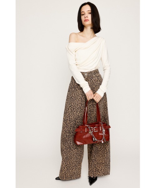 SLY（スライ）の「【限定カラーあり】OFF SHOULDER CUT TOPS オフショルダー カット トップス（Tシャツ/カットソー・レディース・アイボリー/ブラック/レッド/ライトピンク/杢グレー・FREE）」の6枚目の写真