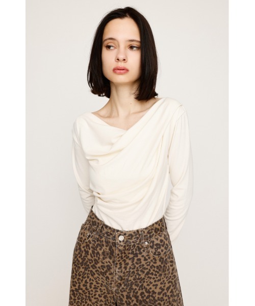 SLY（スライ）の「【限定カラーあり】OFF SHOULDER CUT TOPS オフショルダー カット トップス（Tシャツ/カットソー・レディース・アイボリー/ブラック/レッド/ライトピンク/杢グレー・FREE）」の7枚目の写真