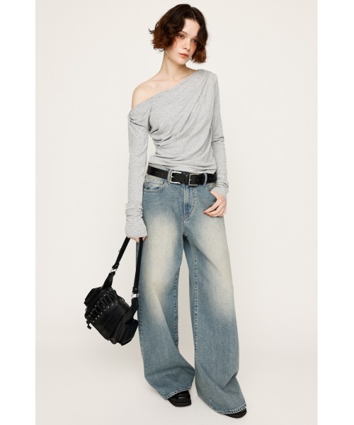 SLY（スライ）の「【限定カラーあり】OFF SHOULDER CUT TOPS オフショルダー カット トップス（Tシャツ/カットソー・レディース・アイボリー/ブラック/レッド/ライトピンク/杢グレー・FREE）」の17枚目の写真