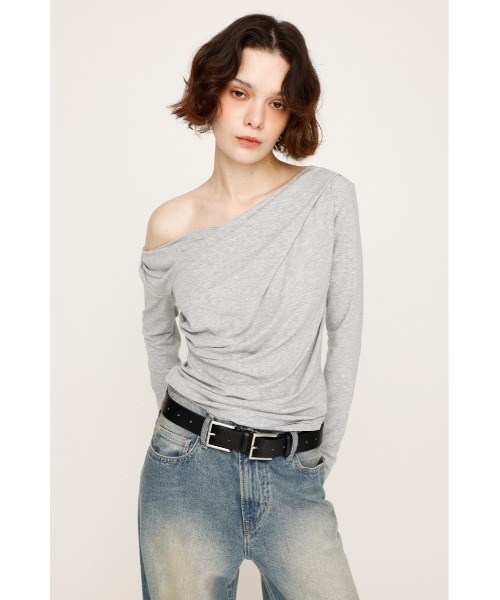 SLY（スライ）の「【限定カラーあり】OFF SHOULDER CUT TOPS オフショルダー カット トップス（Tシャツ/カットソー・レディース・アイボリー/ブラック/レッド/ライトピンク/杢グレー・FREE）」の16枚目の写真