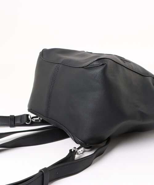 Desigual（デシグアル）の「3Dロゴ フェイクレザーリュックサック ショルダー ブラック（バックパック/リュック・レディース・ブラック・FREE）」の3枚目の写真