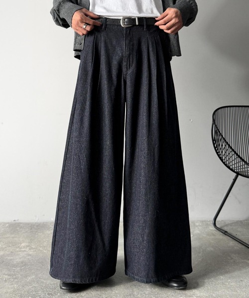 Classical Origin（クラシカルオリジン）の「3タックワイドデニムスラックス／Triple-Tuck Wide Denim Trousers（デニムパンツ・メンズ・ブラック/ライトブルー/ワンウォッシュ・LARGE/MEDIUM/SMALL）」の3枚目の写真