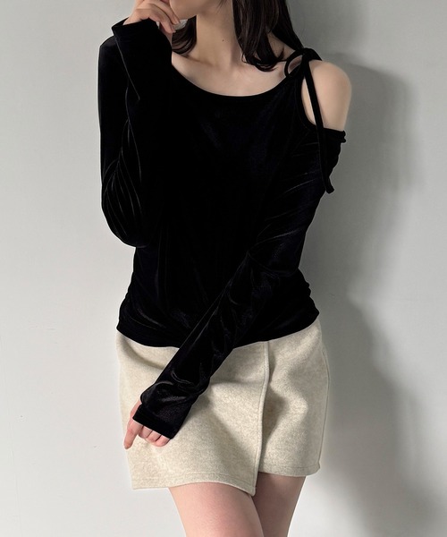 junoah(ジュノア)の「アシメ肩リボンベロアトップス(Tシャツ/カットソー・レディース・グレイッシュベージュ/ブラック/チャコール・LARGE/MEDIUM/SMALL)」の10枚目の写真
