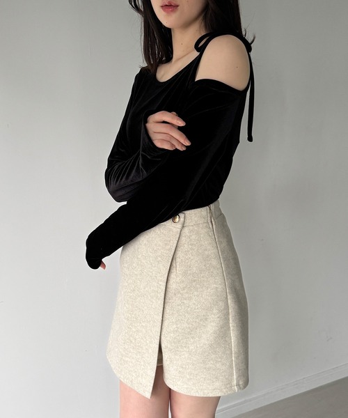 junoah(ジュノア)の「アシメ肩リボンベロアトップス(Tシャツ/カットソー・レディース・グレイッシュベージュ/ブラック/チャコール・LARGE/MEDIUM/SMALL)」の11枚目の写真