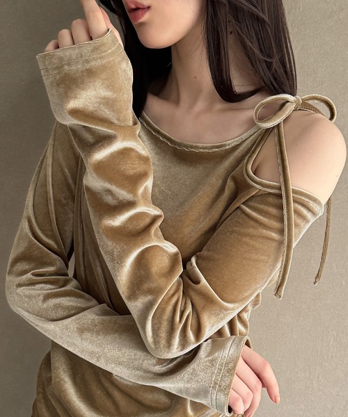 junoah(ジュノア)の「アシメ肩リボンベロアトップス(Tシャツ/カットソー・レディース・グレイッシュベージュ/ブラック/チャコール・LARGE/MEDIUM/SMALL)」の15枚目の写真