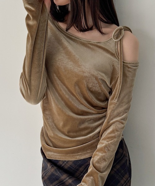 junoah(ジュノア)の「アシメ肩リボンベロアトップス(Tシャツ/カットソー・レディース・グレイッシュベージュ/ブラック/チャコール・LARGE/MEDIUM/SMALL)」の17枚目の写真