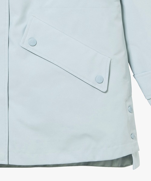 AIGLE（エーグル）の「GORE-TEX ゴアテックス 防水 透湿 防風 2レイヤーロングジャケット RP（マウンテンパーカー・レディース・ライトグレー/ライトブルー/ブラック・38/36/40）」の8枚目の写真