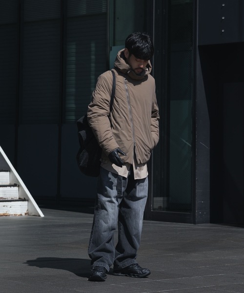 ATTACHMENT（アタッチメント）の「【 直営店・ZOZOTOWN限定 】11OZ デニム ベルテッド ワイドテーパードトラウザーズ / 11OZ DENIM BELTED WIDE TAPERD TROUSERS（デニムパンツ・メンズ・ブラック/ライトインディゴブルー・1/3/2）」の5枚目の写真