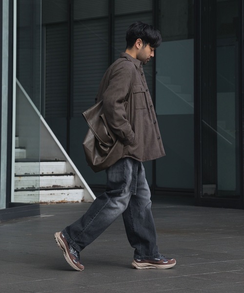 ATTACHMENT（アタッチメント）の「【 直営店・ZOZOTOWN限定 】11OZ デニム ベルテッド ワイドテーパードトラウザーズ / 11OZ DENIM BELTED WIDE TAPERD TROUSERS（デニムパンツ・メンズ・ブラック/ライトインディゴブルー・1/3/2）」の3枚目の写真