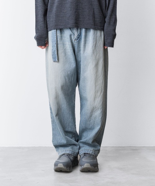 ATTACHMENT（アタッチメント）の「【 直営店・ZOZOTOWN限定 】11OZ デニム ベルテッド ワイドテーパードトラウザーズ / 11OZ DENIM BELTED WIDE TAPERD TROUSERS（デニムパンツ・メンズ・ブラック/ライトインディゴブルー・1/3/2）」の7枚目の写真