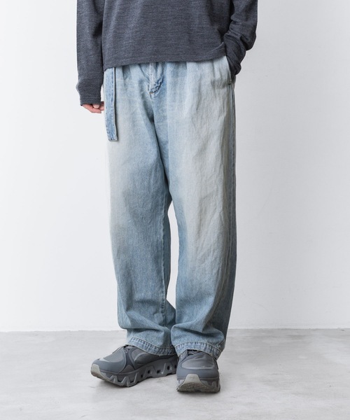 ATTACHMENT（アタッチメント）の「【 直営店・ZOZOTOWN限定 】11OZ デニム ベルテッド ワイドテーパードトラウザーズ / 11OZ DENIM BELTED WIDE TAPERD TROUSERS（デニムパンツ・メンズ・ブラック/ライトインディゴブルー・1/3/2）」の8枚目の写真