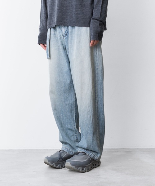 ATTACHMENT（アタッチメント）の「【 直営店・ZOZOTOWN限定 】11OZ デニム ベルテッド ワイドテーパードトラウザーズ / 11OZ DENIM BELTED WIDE TAPERD TROUSERS（デニムパンツ・メンズ・ブラック/ライトインディゴブルー・1/3/2）」の9枚目の写真