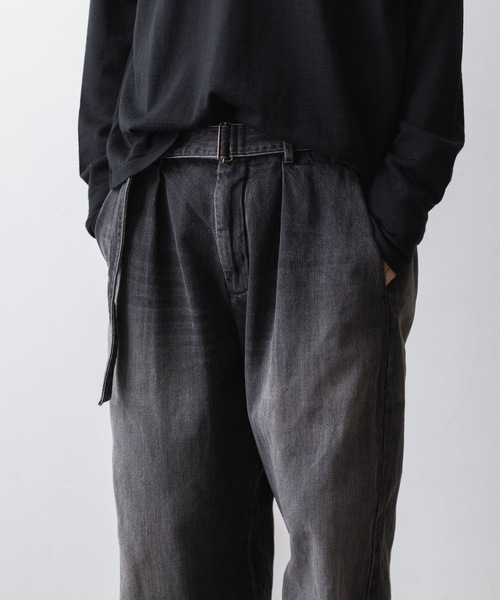 ATTACHMENT(アタッチメント)の「【 直営店・ZOZOTOWN限定 】11OZ デニム ベルテッド ワイドテーパードトラウザーズ / 11OZ DENIM BELTED WIDE TAPERD TROUSERS(デニムパンツ・メンズ・ブラック/ライトインディゴブルー・1/3/2)」の13枚目の写真