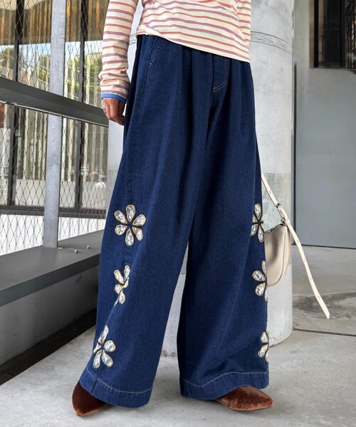 HELLO.SANFRANCISCO（ハローサンフランシスコ）の「【HELLO.SANFRANCISCO/ハローサンフランシスコ】レースフラワーカットワイドデニム（デニムパンツ・レディース・サックスブルー/ブルー・MEDIUM/SMALL）」の3枚目の写真