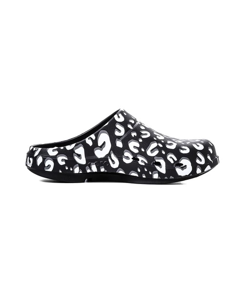 TAKAHIROMIYASHITATheSoloIst.(タカヒロミヤシタザソロイスト)の「TAKAHIROMIYASHITATheSoloIst./タカヒロミヤシタザソロイスト.×OOFOS/ウーフォス OOCLOOG LIMITED UNISEX-SOLOIST BLACK サンダル(サンダル・メンズ・ブラック系/ブラック・US10/US9/US8/US7)」の14枚目の写真