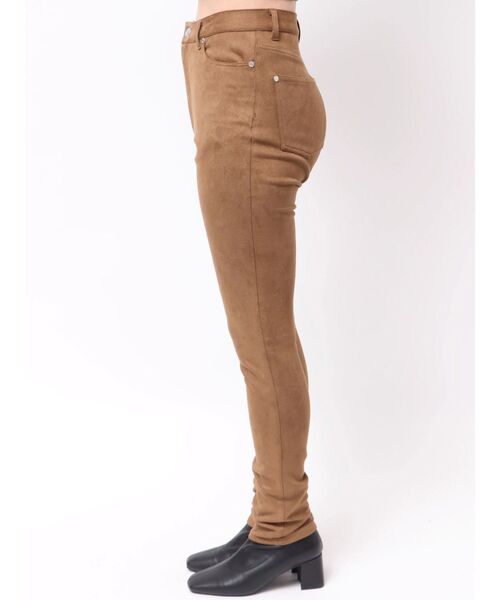 MURUA（ムルーア）の「【セットアップ対応】フェイクスウェードパンツ（その他パンツ・レディース・キャメル・1/2）」の2枚目の写真
