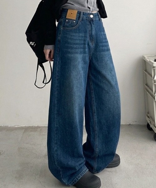 lilful(リルフル)の「パッチワークデザイン シンプルストレートワイドデニムパンツ(デニムパンツ・レディース・ブラック/ブルー・M/L)」の2枚目の写真