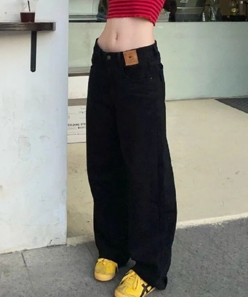 lilful(リルフル)の「パッチワークデザイン シンプルストレートワイドデニムパンツ(デニムパンツ・レディース・ブラック/ブルー・M/L)」の4枚目の写真