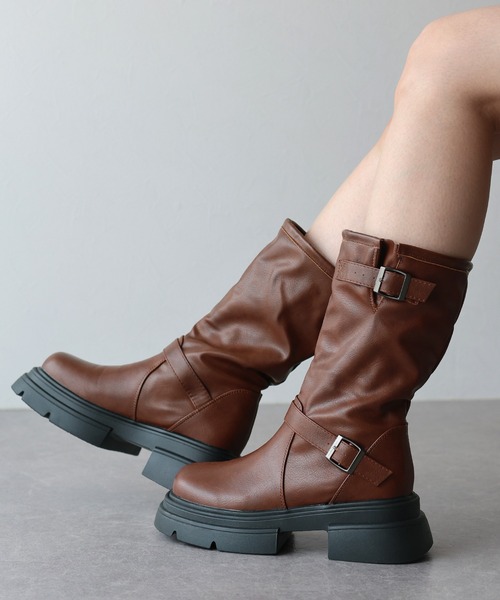 BLUEEAST（ブルーイースト）の「サイドベルトミドルブーツ（ブーツ・レディース・ブラック/ブラウン・LARGE/MEDIUM）」の2枚目の写真