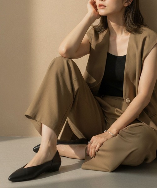 HIPS(ヒップス)の「【本革】切り替えデザインVカットパンプス(パンプス・レディース・ダークグレー/ブラック/ブラック系その他・22.5cm/23cm/23.5cm/24cm/24.5cm)」の4枚目の写真