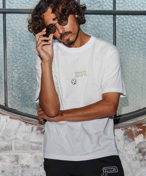 seventy seven（セブンティセブン）の「mt9997-middle onz S-S high-end t-shirt(77flower logo) Tシャツ(7725W210)（Tシャツ/カットソー・メンズ・ブラック/ホワイト×グリーン/ホワイト×ブラック/スモークピンク・S/M/L/XL）」の2枚目の写真