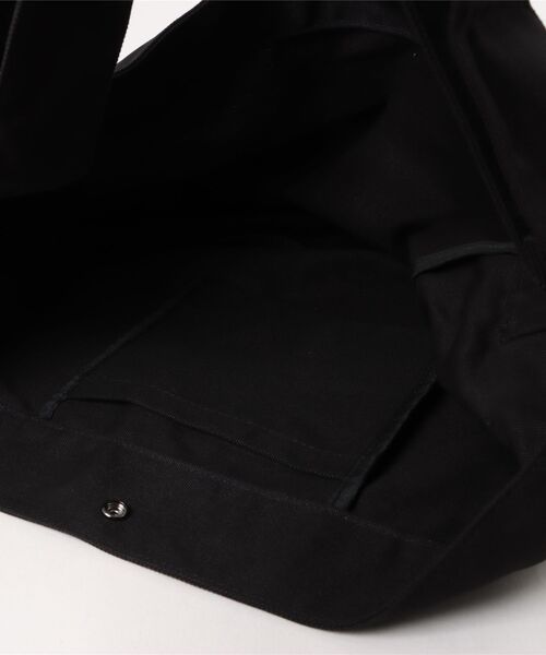 dictionary（ディクショナリー）の「【 KANGOL / カンゴール 】 カラビナ付き キャンバス ビッグ ショルダー バッグ（ショルダーバッグ・メンズ・ブラック/オフホワイト/マルチ・FREE）」の6枚目の写真