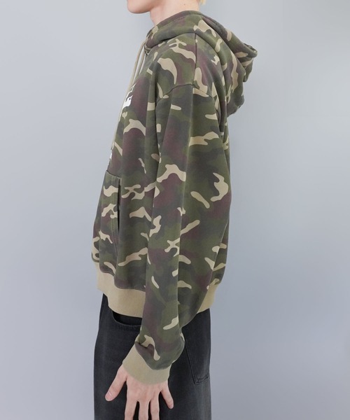 SPINNS(スピンズ)の「短丈スウェットパーカー/ストリートロゴプリント/カモフラージュ/ショート丈(パーカー・メンズ・ウッドランド/ブラック/ピンク系その他/アッシュグレー・ONESIZE)」の9枚目の写真