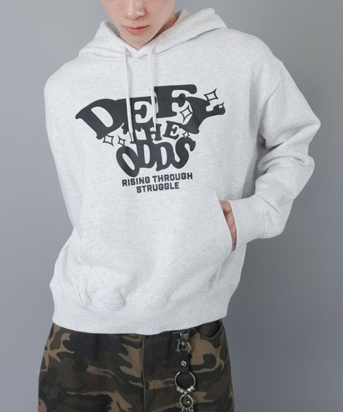 SPINNS(スピンズ)の「短丈スウェットパーカー/ストリートロゴプリント/カモフラージュ/ショート丈(パーカー・メンズ・ウッドランド/ブラック/ピンク系その他/アッシュグレー・ONESIZE)」の18枚目の写真