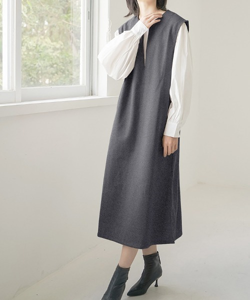 maison de LATIR(メゾンドラティール)の「キーネックベストロング丈ワンピース(ワンピース・レディース・ベージュ/ブラック/グレー・FREE)」の1枚目の写真