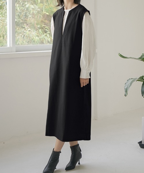 maison de LATIR(メゾンドラティール)の「キーネックベストロング丈ワンピース(ワンピース・レディース・ベージュ/ブラック/グレー・FREE)」の2枚目の写真