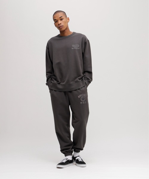 AVIREX(アヴィレックス)の「AVIREX 50th VARSITY CREWNECK SWEAT / 50周年 バーシティ スウェットパンツ / アヴィレックス(スウェット・メンズ・チャコール/エンジ/オフホワイト・MEDIUM/LARGE/X-LARGE/XX-LARGE)」の18枚目の写真