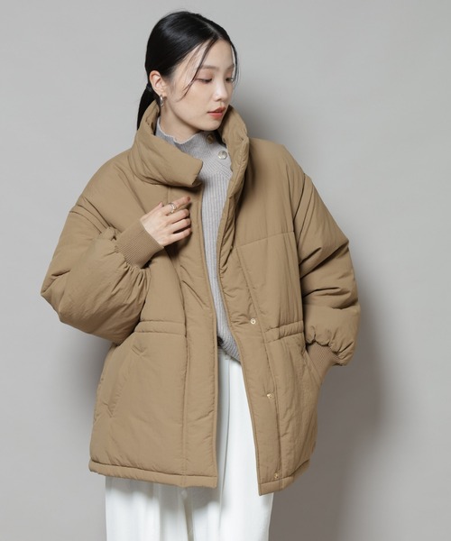 NANO universe（ナノユニバース）の「撥水加工・機能中綿 ２wayベスト＆スタンドジップブルゾン（ブルゾン・レディース・ブラック/ライトブラウン/ベージュ・FREE）」の2枚目の写真