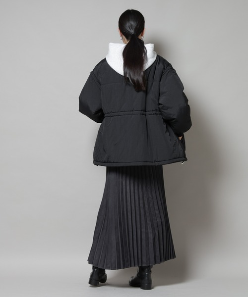 NANO universe（ナノユニバース）の「撥水加工・機能中綿 ２wayベスト＆スタンドジップブルゾン（ブルゾン・レディース・ブラック/ライトブラウン/ベージュ・FREE）」の4枚目の写真