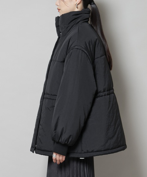 NANO universe（ナノユニバース）の「撥水加工・機能中綿 ２wayベスト＆スタンドジップブルゾン（ブルゾン・レディース・ブラック/ライトブラウン/ベージュ・FREE）」の6枚目の写真