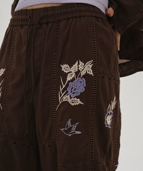 TODAYFUL(トゥデイフル)の「【TODAYFUL/トゥデイフル】Embroidery Patchwork Trousers/エンブロイダリーパッチワークトラウザー/パンツ(その他パンツ・レディース・バーガンディー/キナリ/ブラック・36/38)」の6枚目の写真