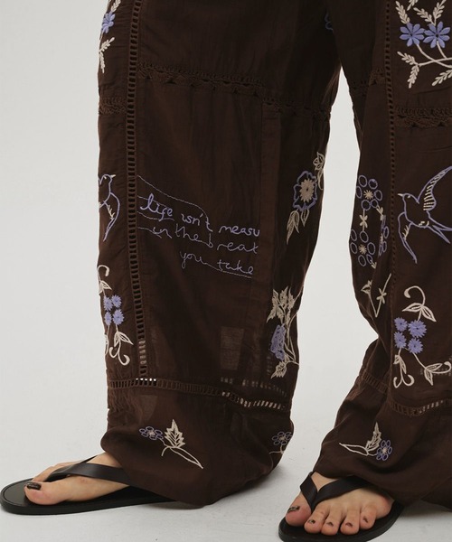 TODAYFUL(トゥデイフル)の「【TODAYFUL/トゥデイフル】Embroidery Patchwork Trousers/エンブロイダリーパッチワークトラウザー/パンツ(その他パンツ・レディース・バーガンディー/キナリ/ブラック・36/38)」の8枚目の写真