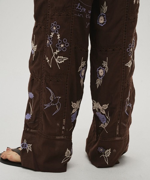 TODAYFUL(トゥデイフル)の「【TODAYFUL/トゥデイフル】Embroidery Patchwork Trousers/エンブロイダリーパッチワークトラウザー/パンツ(その他パンツ・レディース・バーガンディー/キナリ/ブラック・36/38)」の5枚目の写真