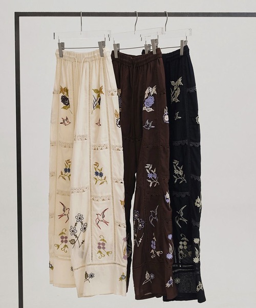 TODAYFUL(トゥデイフル)の「【TODAYFUL/トゥデイフル】Embroidery Patchwork Trousers/エンブロイダリーパッチワークトラウザー/パンツ(その他パンツ・レディース・バーガンディー/キナリ/ブラック・36/38)」の9枚目の写真